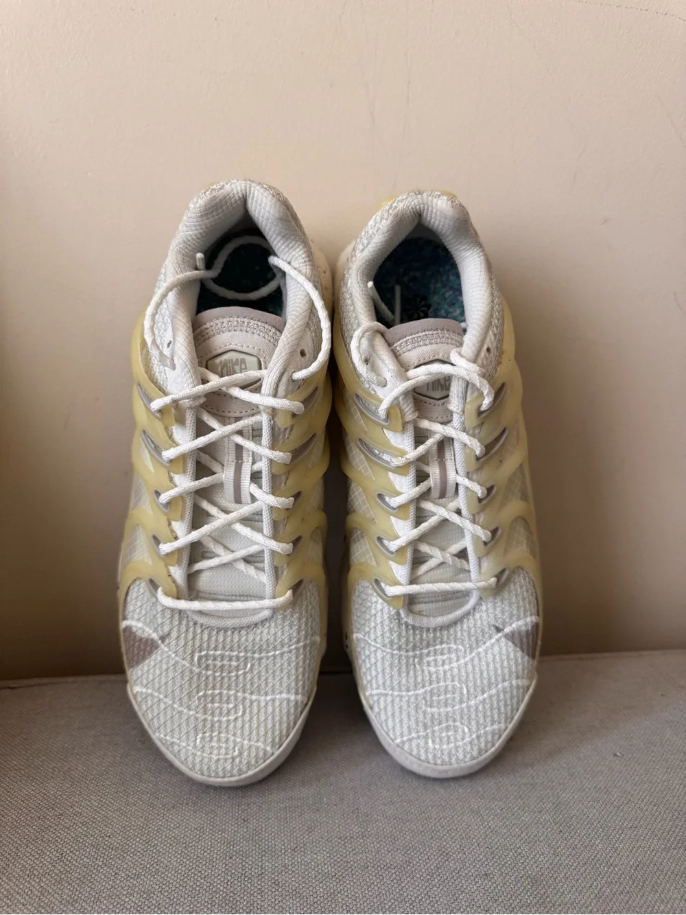 Nike Men White/Beige Mesh Low Top Lace-Up Sneaker Rubber Sole DN4590-101 size 9